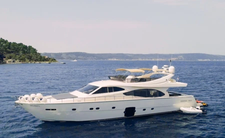 Ferretti 780