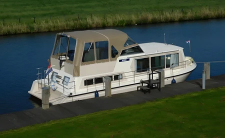 Safari Houseboat 1050