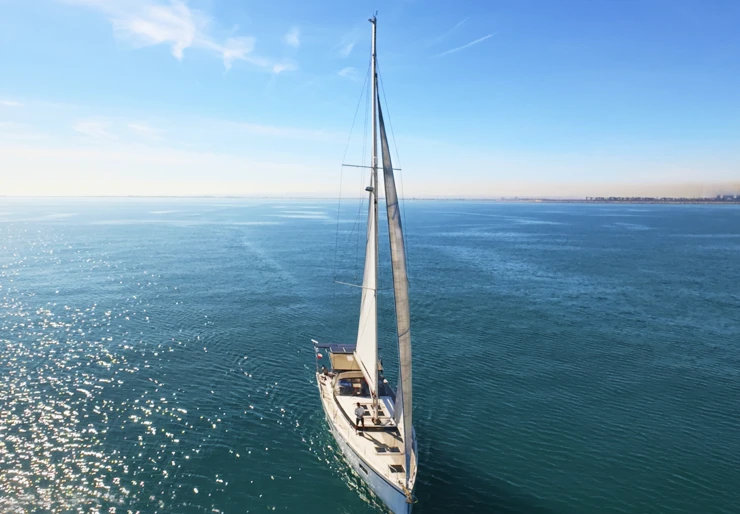 Bavaria C57 Hafen von Portisco | Aequus