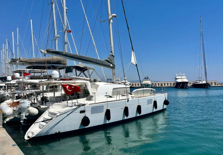 Lagoon 440 Adakoy Marina | CAPRICORN B