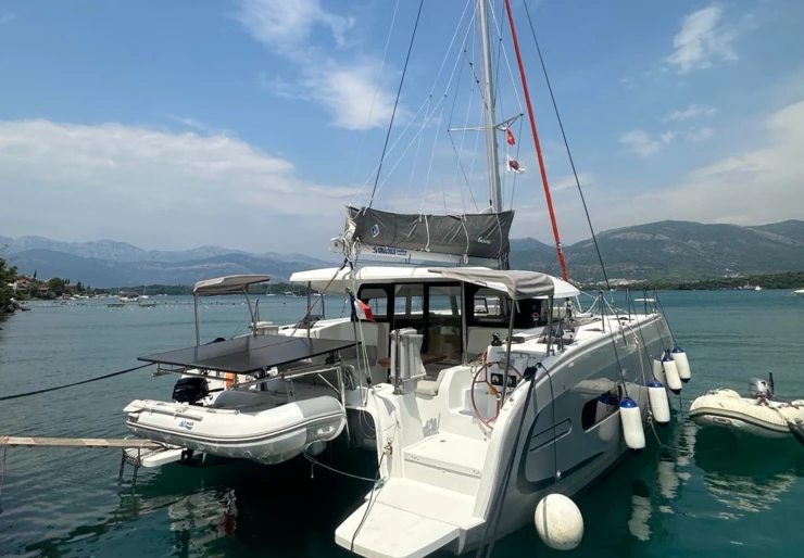 Excess 11 Marina Solila | YELLOW BIRD V