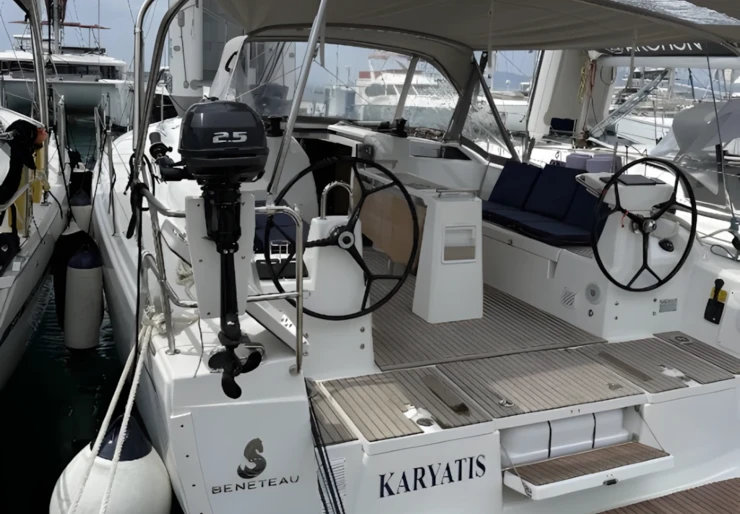 Oceanis 37.1 Lefkas harbour | Karyatis