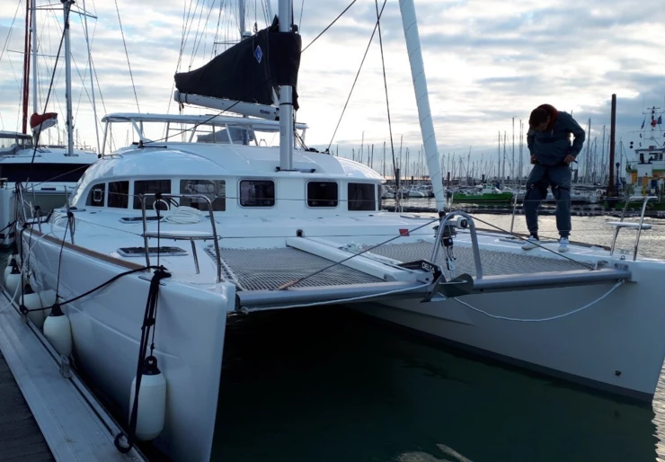 Lagoon 380 Paros harbour | BUTTERFLY