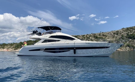 Galeon 700 Skydeck