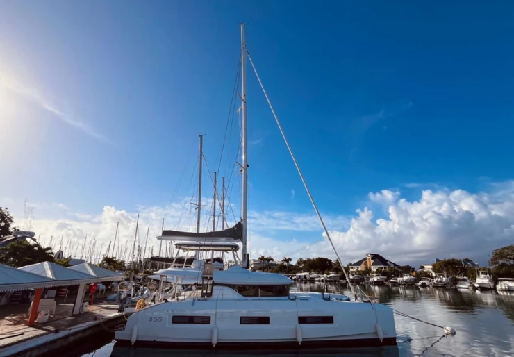 Lagoon 55 New Bonifacio | Smiley