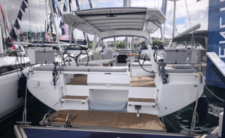 Oceanis 52