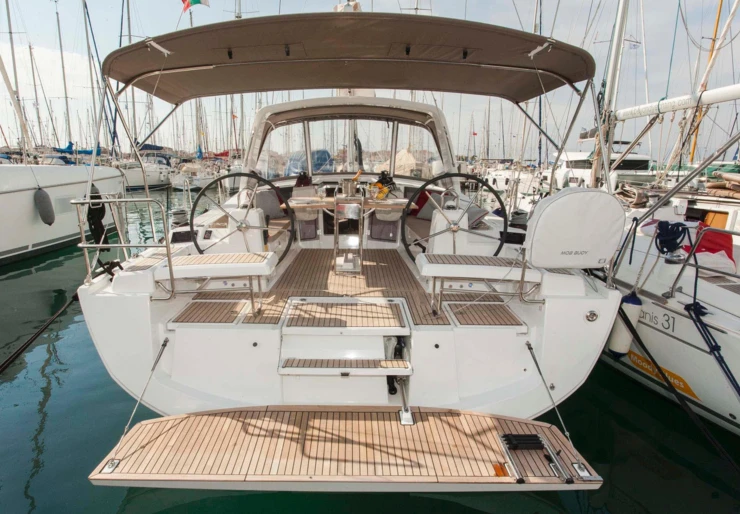 Oceanis 411 Road Town | Take a bow