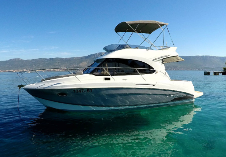 Antares 30 Fly Marina Zenta | Lumar SeaMotion
