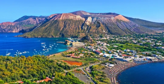 Exploring the bays of Vulcano
