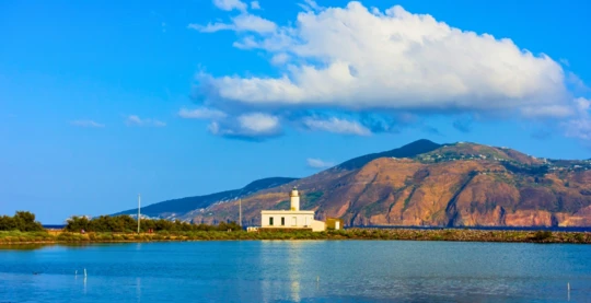 Shore exploration in Lingua
