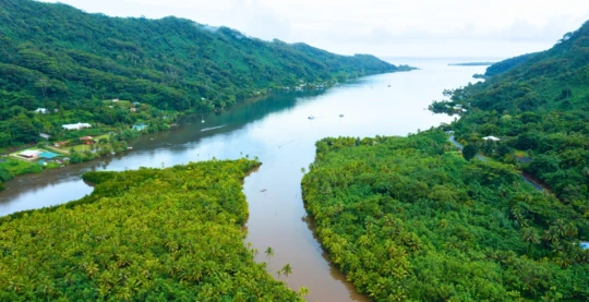 Rivière Faaroa & détente sur un Motu