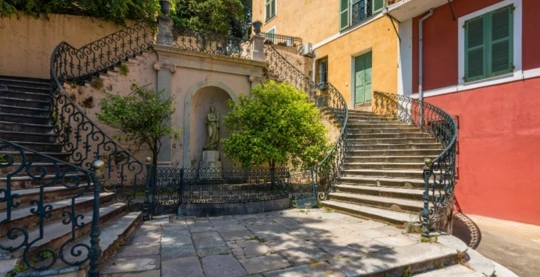 A stroll through the narrow streets of Bastia