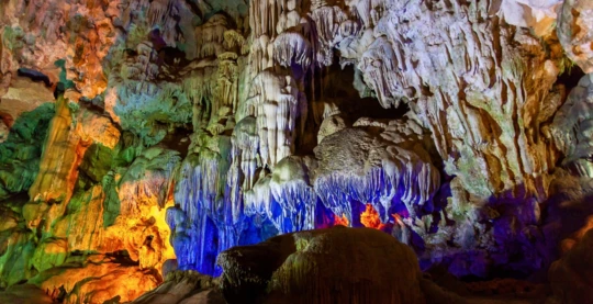 Besichtigung der Thien-Cung-Höhle