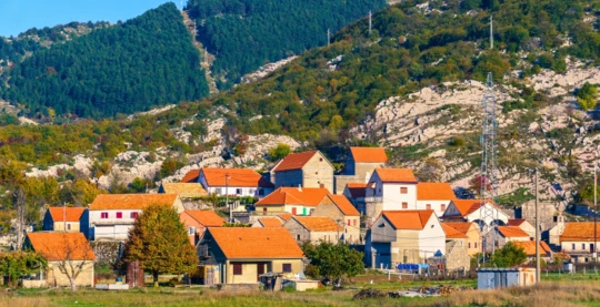 Entdeckung des Dorfes Njeguši und des Berges Lovcen: Landschaften, Gastronomie und montenegrinische Traditionen