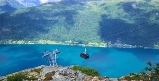 Promenade dans la ville d’Åndalsnes et téléphérique de Romsdal