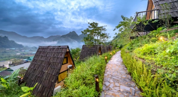 Visite d’un village Muong