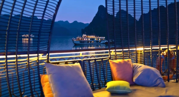 Croisière et nuit sur une jonque dans la baie d’Ha Long
