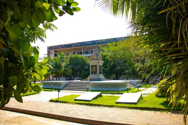 Visite du musée du génocide de Tuol Sleng