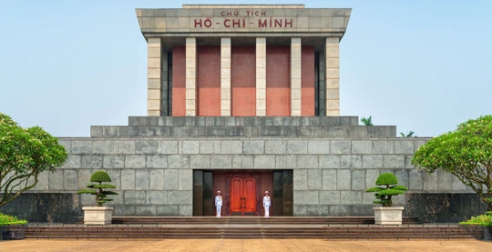 Visite du mausolée d’Hô Chi Minh (extérieur)