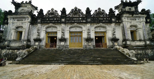 Visite du mausolée de Khai Dinh