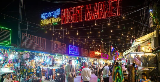 Promenade au marché de nuit "Angkor Night Market"