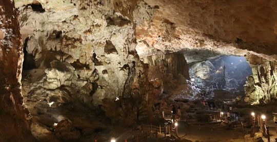 Visite de la grotte de Tien Ong
