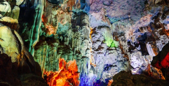 Visite de la grotte de Sung Sot