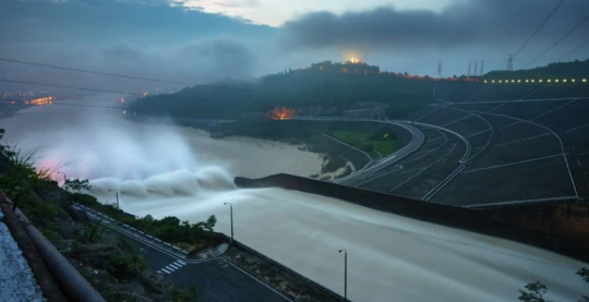 Giro in barca sul bacino idrico di Hoa Binh