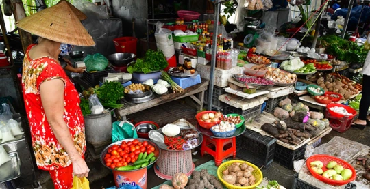 Visite du marché local coloré