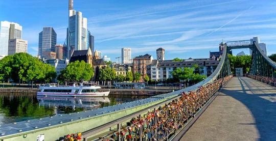 Tour panoramique et montée à la Main Tower
