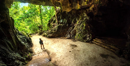 A la découverte de la grotte de Trung Trang
