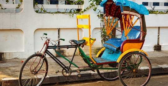 Promenade en cyclopousse et spectacle de marionnettes sur l'eau