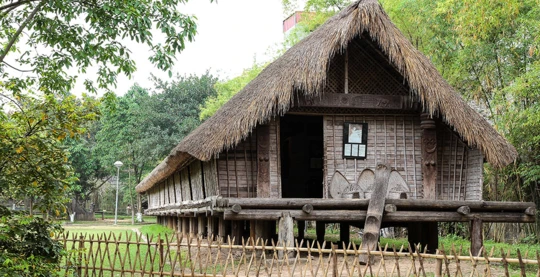 Visite du musée de l'ethnographie d'Hanoi