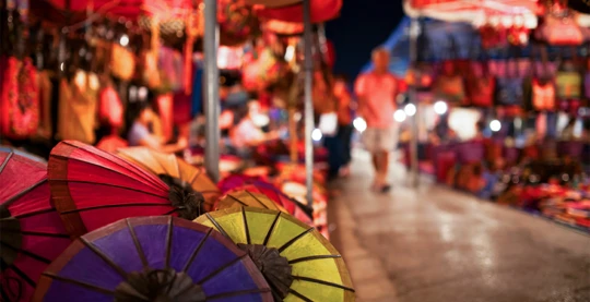 Visite du marché de nuit des Hmongs