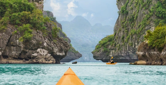 kayak nella baia di Lan Ha