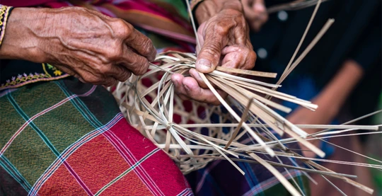 Vorführung des Korbflechtens aus Bambus