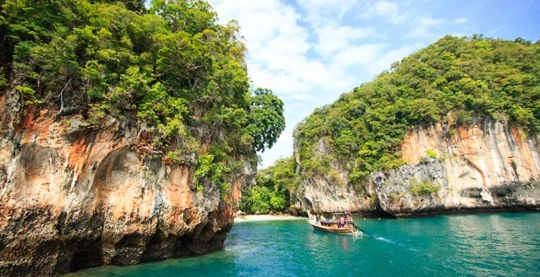 Entdecken Sie die Lagune von Koh Hong mit dem Beiboot