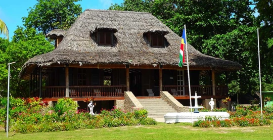 Visita a la antigua "Casa de Emmanuelle" en La Digue