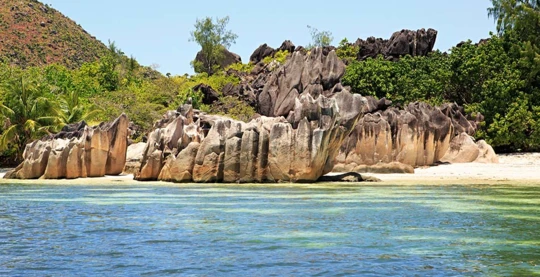 Excursión a la playa sureste y a las extrañas rocas de granito de Arris