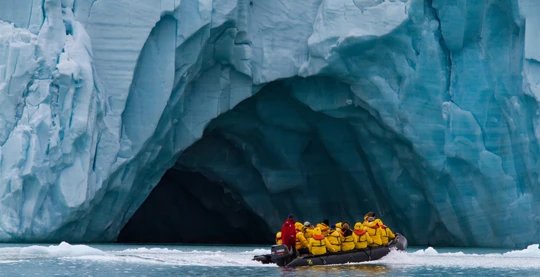 Exploration de Trollfjord en pédalo ou en zodiac