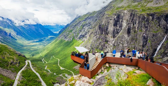 Panorama-Bustour auf der Trollstraße