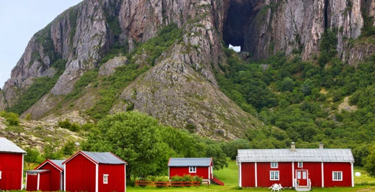 Paseo por la montaña de Torghatten