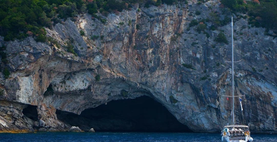 Visite de la grotte Papanikolis