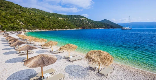 Visite de la plage Antisamos