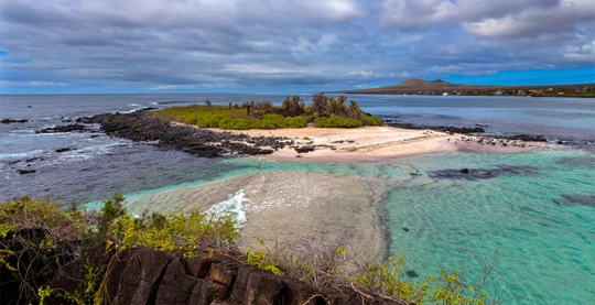 Panga-Bootsfahrt zwischen den Kanälen an der Nordküste Floreanas