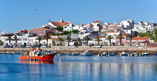 Lagos, between geological and historical wonders