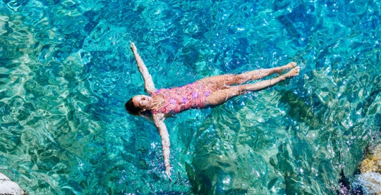 Baño en las fuentes termales de Kara Ada