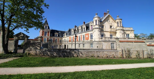 Guided tour of Saint-Jean-de-Losne and the inland waterway museum