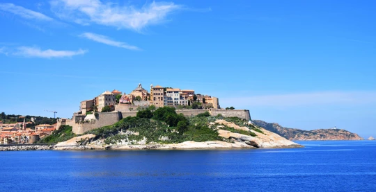 Descubrir Calvi y su ciudadela en la Isla de la Belleza