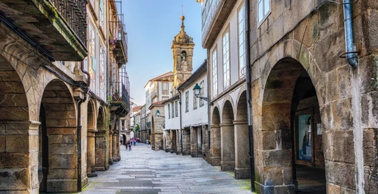 La vieille ville de Saint-Jacques-de-Compostelle depuis Vigo